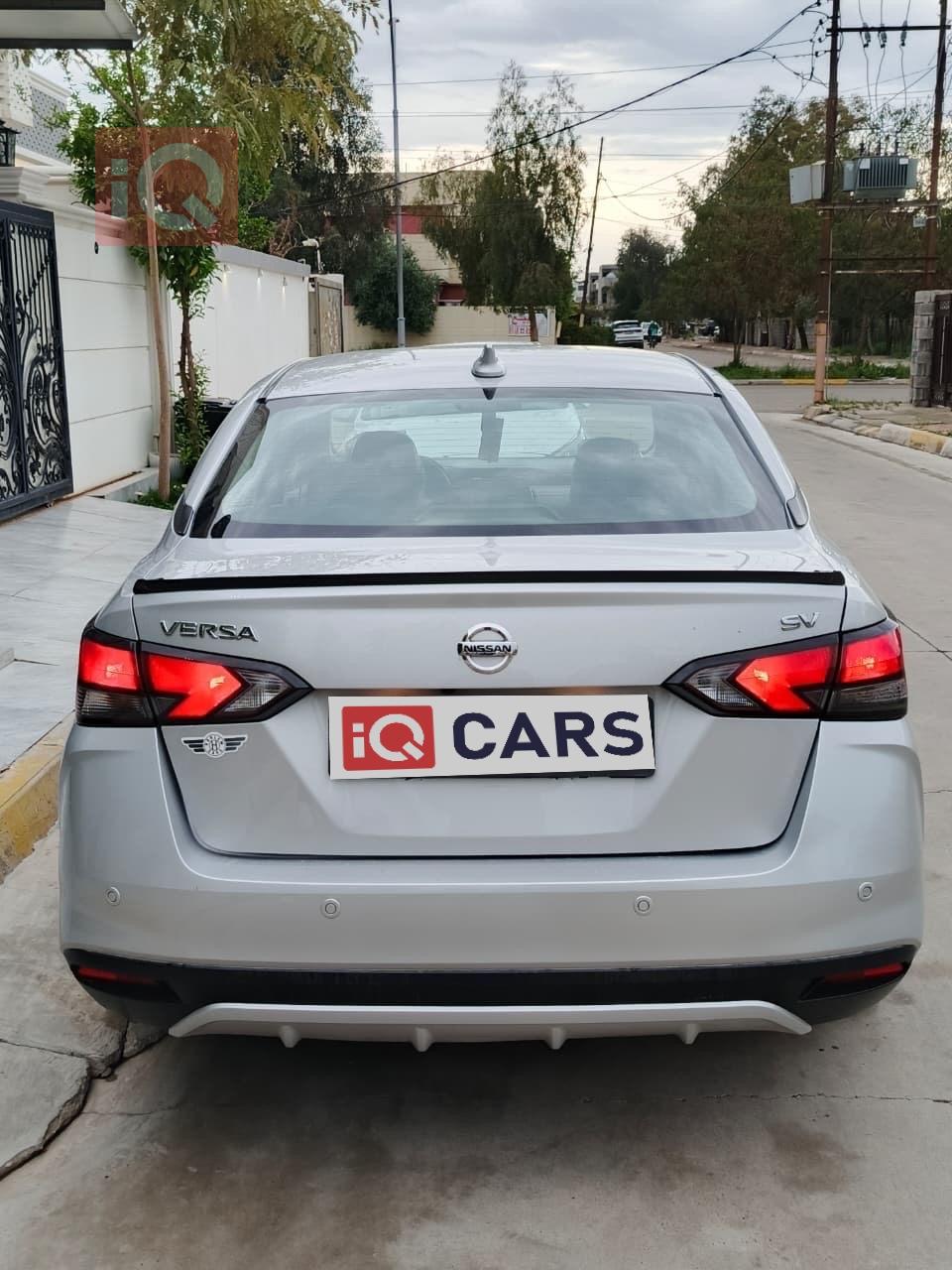 نيسان فيرسا